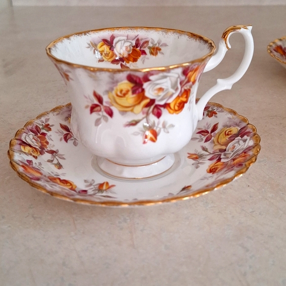 SALE!! ROYAL ALBERT "LENORA" Coffe/ tea cup & saucer - Picture 2 of 6